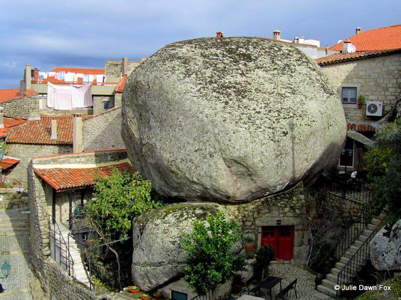 House under a rock, Monsanto